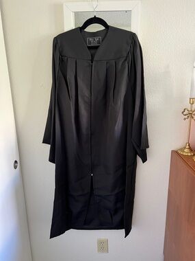 CSULA bachelors degree gown, graduation black gown